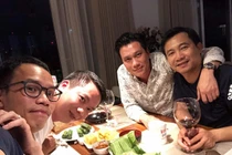 Việt Anh bị ném đá khi ăn mừng sau ly hôn lần hai