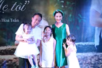 Vợ Việt Hoàn khẳng định yêu chồng hơn khi lấn sân ca hát