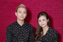 Hoài Lâm và bạn gái mặc áo đôi, chính thức tái xuất showbiz