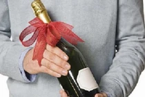 Mua rượu biếu bố vợ dịp Tết, tôi bị mắng không tiếc lời