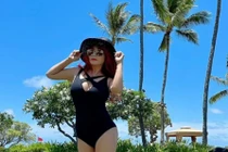 "Bà mẹ 3 con" Trizzie Phương Trinh tuổi 55 vẫn vô cùng gợi cảm