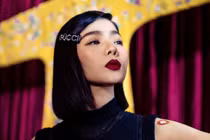 Lệ Quyên kiêu sa dát hàng hiệu khắp người