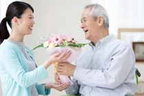 Chuyện cảm động về bố chồng Tây của tôi