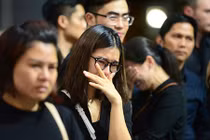 Sao Việt khóc nghẹn khi đến viếng NSƯT Quang Lý