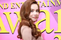 Hồ Ngọc Hà gợi cảm đi sự kiện sau scandal tình ái