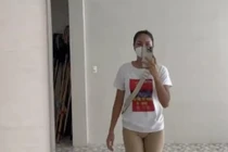 H'Hen Niê gây lú vì tưởng quên mặc quần khi đi thiện nguyện