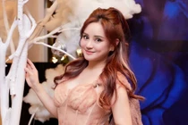 Ca sĩ Vy Oanh phẫu thuật tuyến giáp