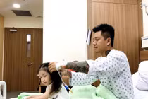 Vừa tiết lộ bị hở van tim, Tuấn Hưng lại nhập viện 