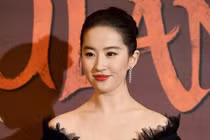 Lưu Diệc Phi ngày càng lộ cằm nọng, thân hình mũm mĩm 