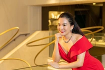 Vợ doanh nhân của Bình Minh trẻ trung, sành điệu ở tuổi 44