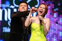 Tuấn Hưng nhéo tai Mỹ Tâm khiến fan thích thú