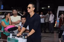 Diễn viên Kim Lý lẻ bóng đi dự liên hoan phim Toronto