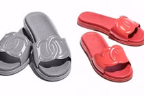 Cận cảnh dép nhựa “quê” giá... 16 triệu đồng của Chanel