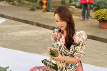 Á hậu Thụy Vân chia sẻ hậu trường đi làm ngày dịch