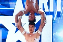 Anh em Quốc Cơ - Quốc Nghiệp nhận "mưa lời khen" trên báo Anh