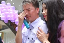 Đàm Vĩnh Hưng bật khóc khi được fan tổ chức sinh nhật