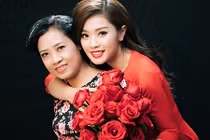 Sao mai Thu Hằng mời mẹ đóng MV dành tặng… mẹ