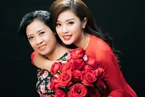 Sao mai Thu Hằng mời mẹ đóng MV dành tặng… mẹ