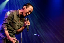 Phạm Anh Khoa là thành viên mới của ban nhạc Bức Tường