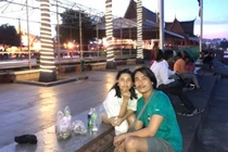 Cát Phượng - Kiều Minh Tuấn vui vẻ đi chơi ở Campuchia