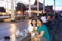 Cát Phượng - Kiều Minh Tuấn vui vẻ đi chơi ở Campuchia