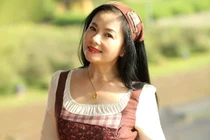 Nhan sắc trẻ trung bất ngờ của NSND Thu Quế ở tuổi 52