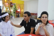 Quyền Linh, Diễm My và dàn sao Việt nghẹn ngào đến viếng nghệ sĩ Chánh Tín