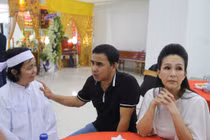 Quyền Linh, Diễm My và dàn sao Việt nghẹn ngào đến viếng nghệ sĩ Chánh Tín