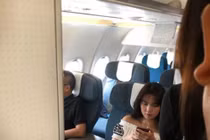 Ngọc Trinh bị chụp lén và chê đen, cư dân mạng phản ứng sốc