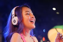 Ngân 98 dương tính với ma túy khi đi diễn bar