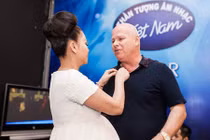 Thu Minh và chồng Tây quấn quýt ở hậu trường Vietnam Idol