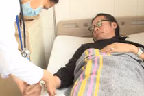 “Bố ơi! Mình đi đâu thế“: Trần Lực kiệt sức nhập viện