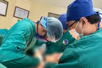 Tinh hoàn ẩn trong ổ bụng 31 năm, chuyên gia cảnh báo