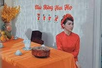 Sự thật ảnh Hòa Minzy mặc áo dài chuẩn bị làm lễ gia tiên 