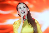 Bị khán giả đòi trả 1 cây vàng, Phi Nhung: "Họ rất ngông"