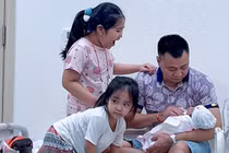 NSND Tự Long háo hức chăm con trai mới sinh