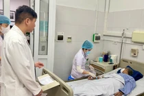 Cụ ông 77 tuổi phải cắt gan vì nuốt tăm tre dài 5 cm