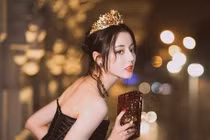 Địch Lệ Nhiệt Ba và loạt sao Hoa ngữ rơi vào cảnh "thất nghiệp"