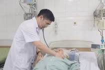 Cứu sống bệnh nhân 86 tuổi sốc tim do nhồi máu cơ tim cấp