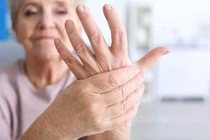 Tê bì tay chân, báo hiệu các bệnh lý tiềm ẩn