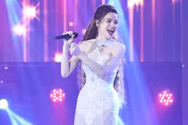 Hà Hồ bất ngờ thừa nhận yêu Kim Lý trong liveshow riêng