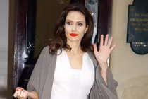 Angelina Jolie phủ nhận hẹn hò với doanh nhân bất động sản