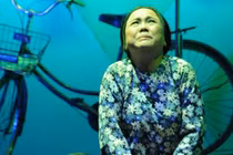 Nghệ sĩ Ái Như tai nạn ngã trên sân khấu, chấn thương cột sống