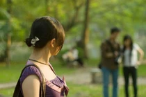 Bạn trai phản bội, gặp tình địch mới biết cả hai bị lừa vố đau