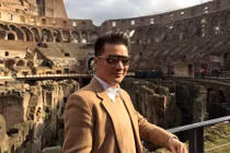 Ca sĩ Đàm Vĩnh Hưng bảnh bao du ngoạn thành Rome