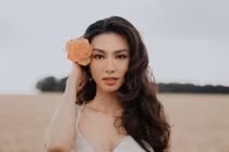 Thùy Tiên bị ekip "hại", hỏng cả gương mặt vì photoshop ẩu