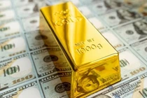 Giá vàng hôm nay 3/7: Nhà đầu tư không mặn mà, vàng kém hấp dẫn