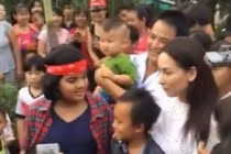 Người dân vây kín đón Hồ Văn Cường về quê