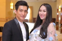 Phi Thanh Vân vác bụng bầu siêu bự đi sự kiện