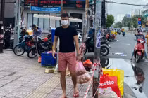 Công Vinh than "đời bất công" khi giúp Thủy Tiên từ thiện